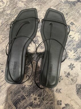 Steve Madden Black Minimalist Strappy Square-Toe Sandals